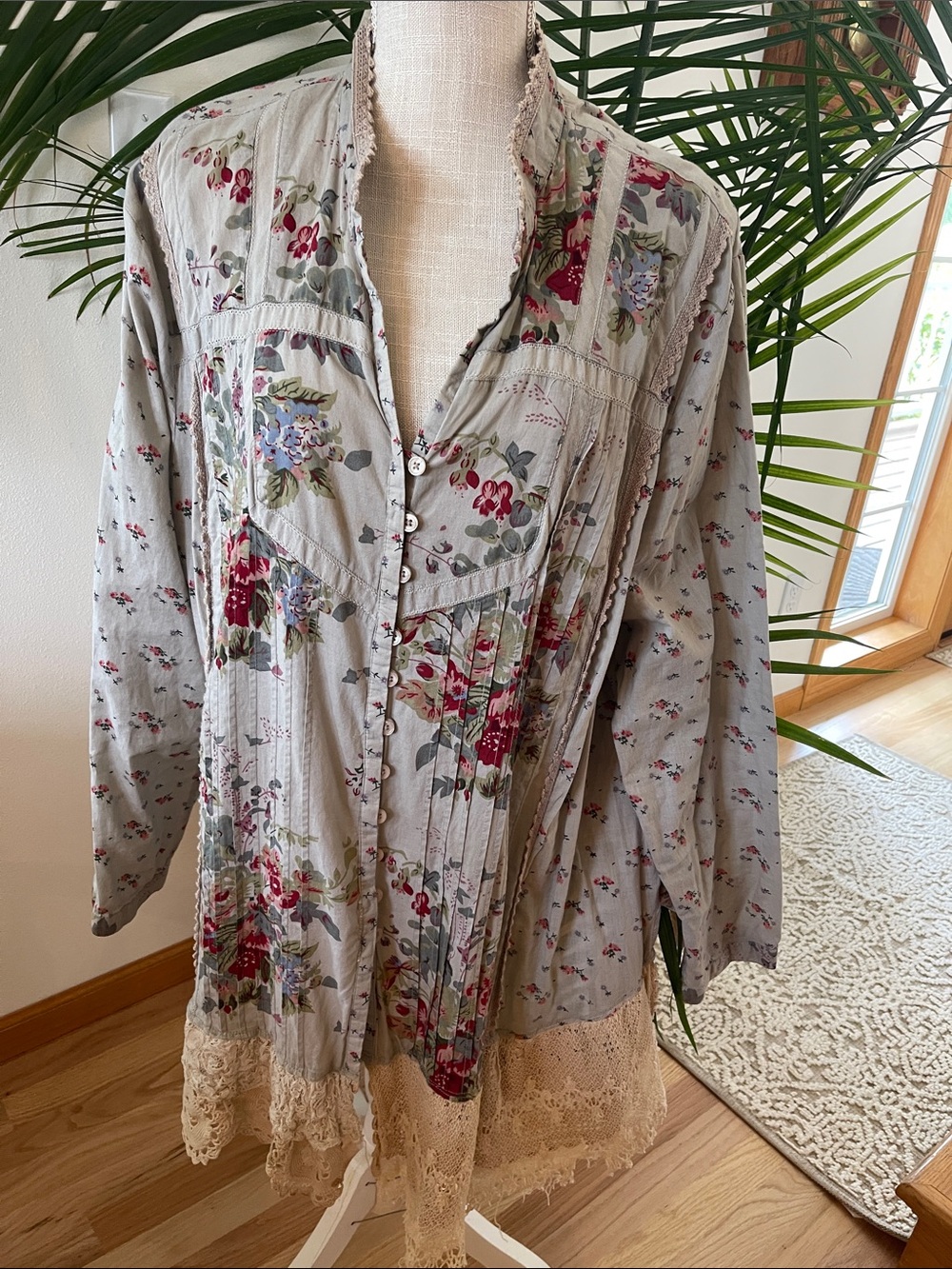 Vintage 316 Floral Button-Front Tunic Top in Gray and pink